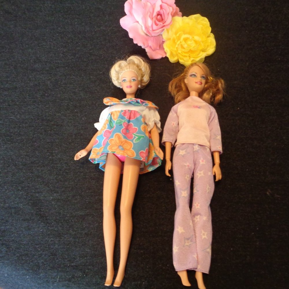 SLUMBER PARTY RETRO BARBIES IN JAMAS BUNDLE